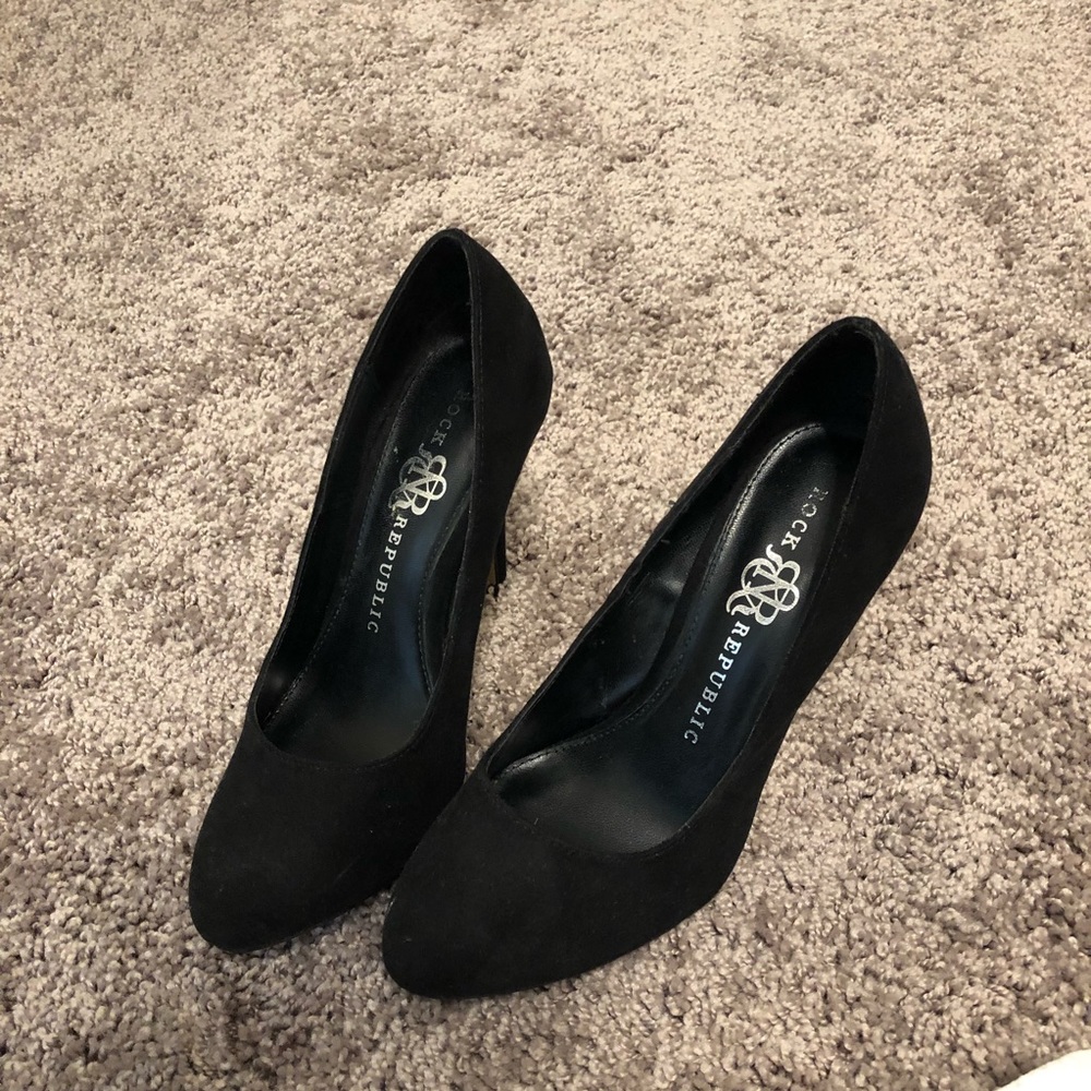 ROCK & REPUBLIC BLACK HIGH HEELS